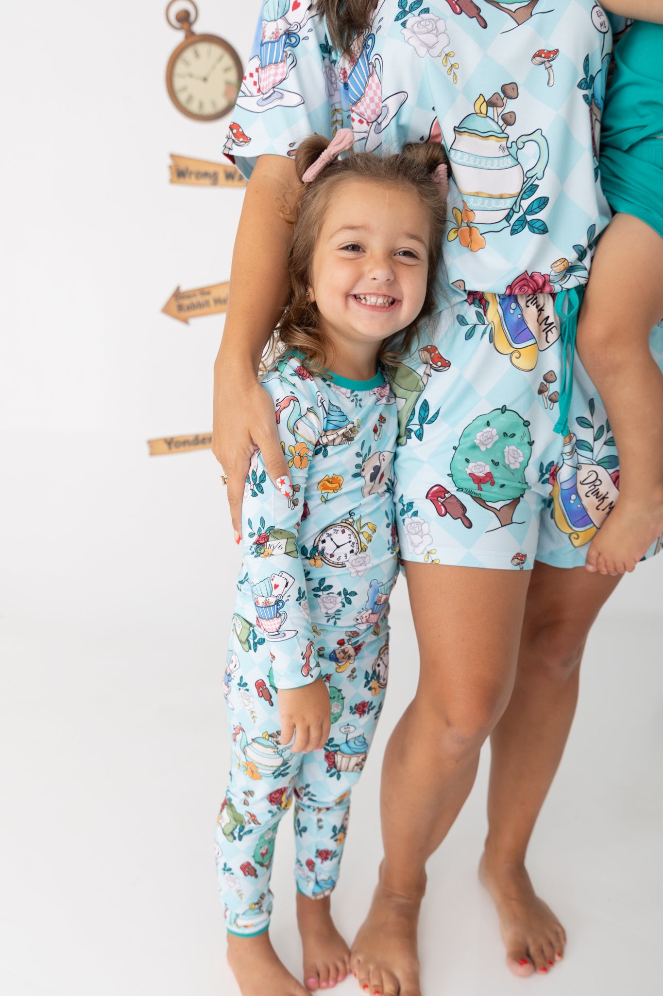 Wonderland 2pc Long Sleeve Pajamas