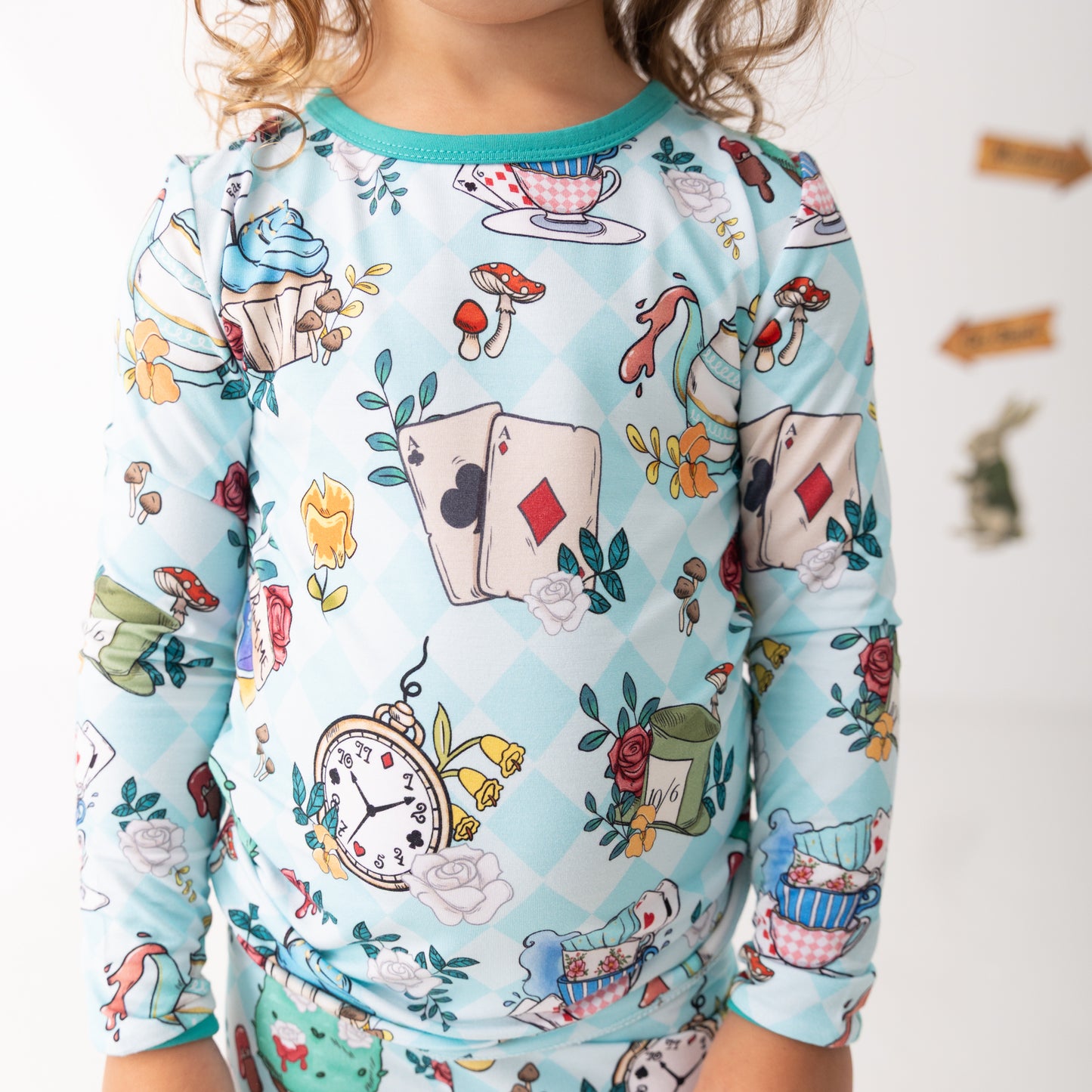 Wonderland 2pc Long Sleeve Pajamas